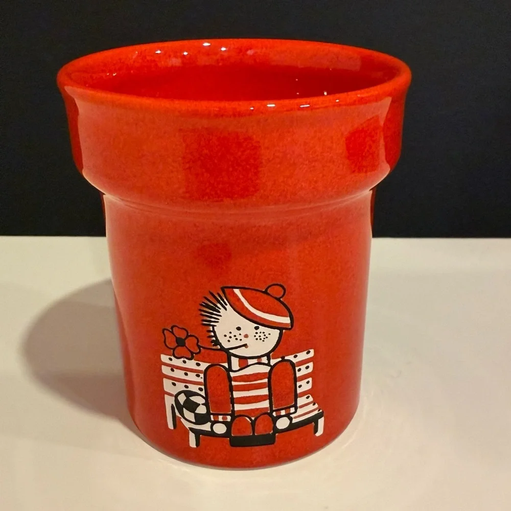 WAECHTERSBACH Red Cup with Soccer Player on a Bench